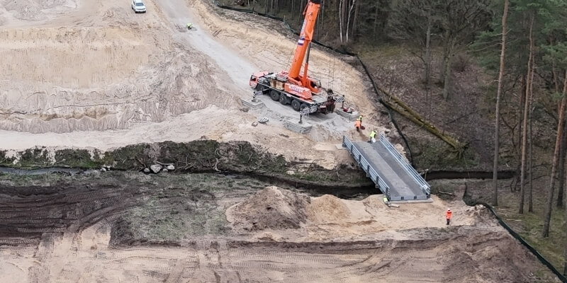 S10 construction site support bridge